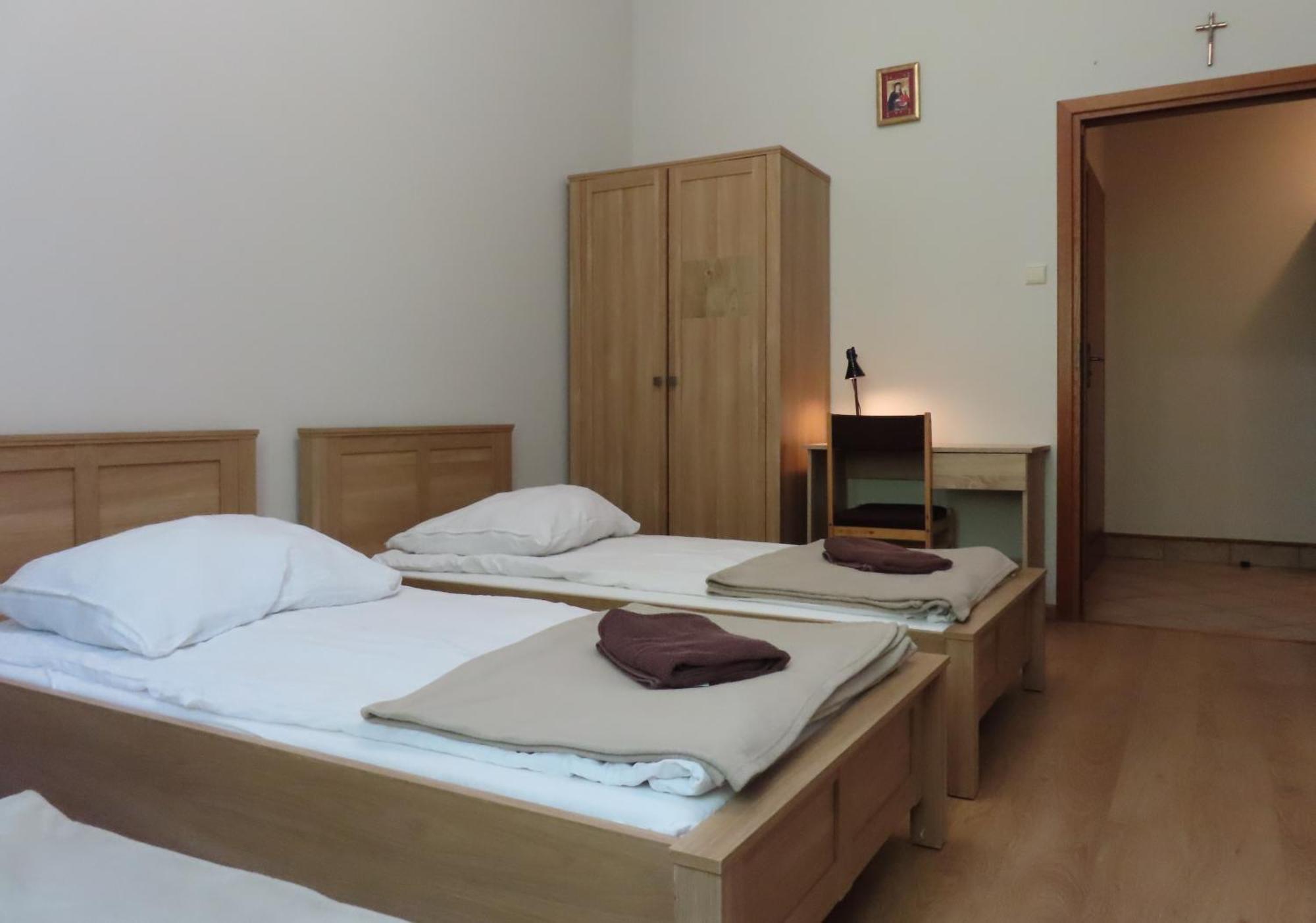 Hotel Dobry Zakatek Dom Rekolekcyjny Konstancin-Jeziorna Esterno foto